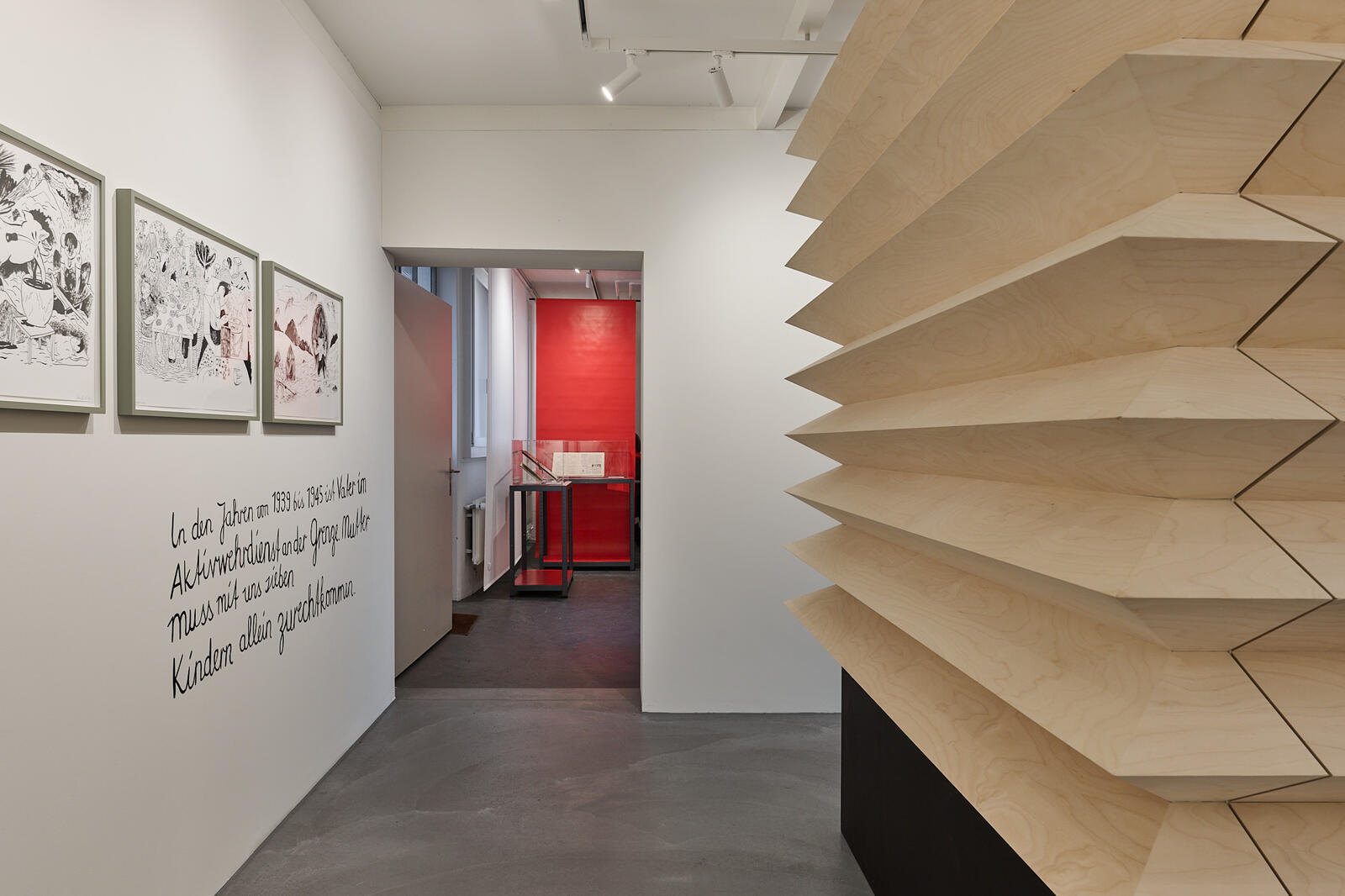 Ausstellungsansicht "Arme Schweiz", Galerie Litar. Foto: Nakarin Saisorn. Ausstellungsansicht "Arme Schweiz", Galerie Litar. Foto: Nakarin Saisorn.